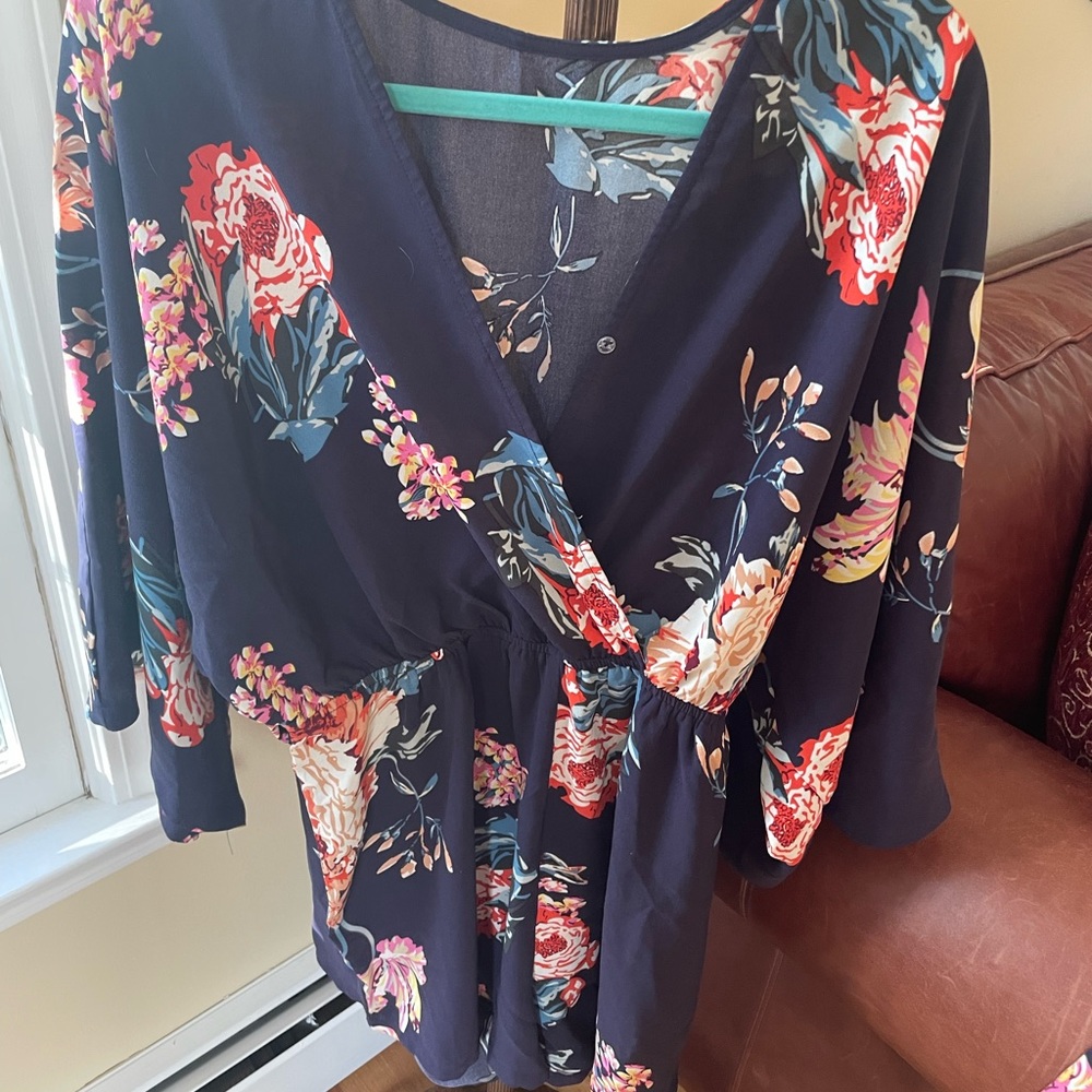 Fun navy romper with flowers and baggy sleeves